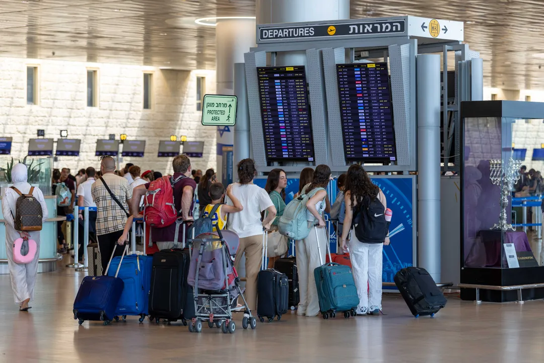 בנתב"ג הושגו הבנות בין ההנהלה לעובדים, אך העיכובים נמשכים