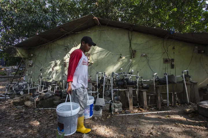 Kekeringan landa Grobogan, ratusan keluarga bergantung pada pasokan air bersih darurat