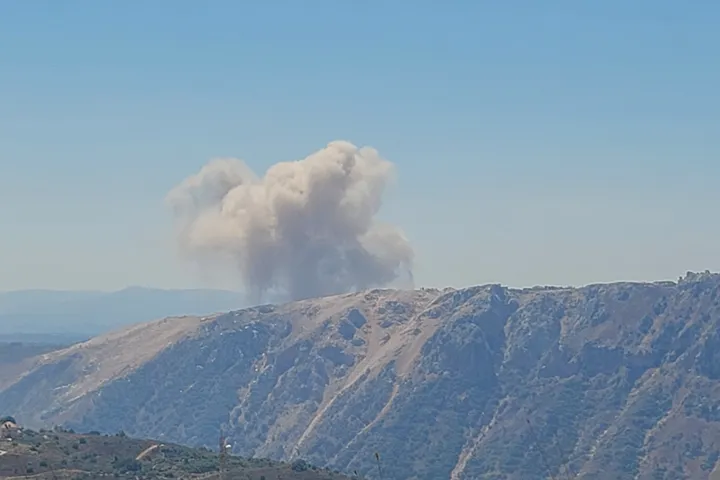 Israel strikes southern Lebanon, builds new barriers despite US-mediated deal