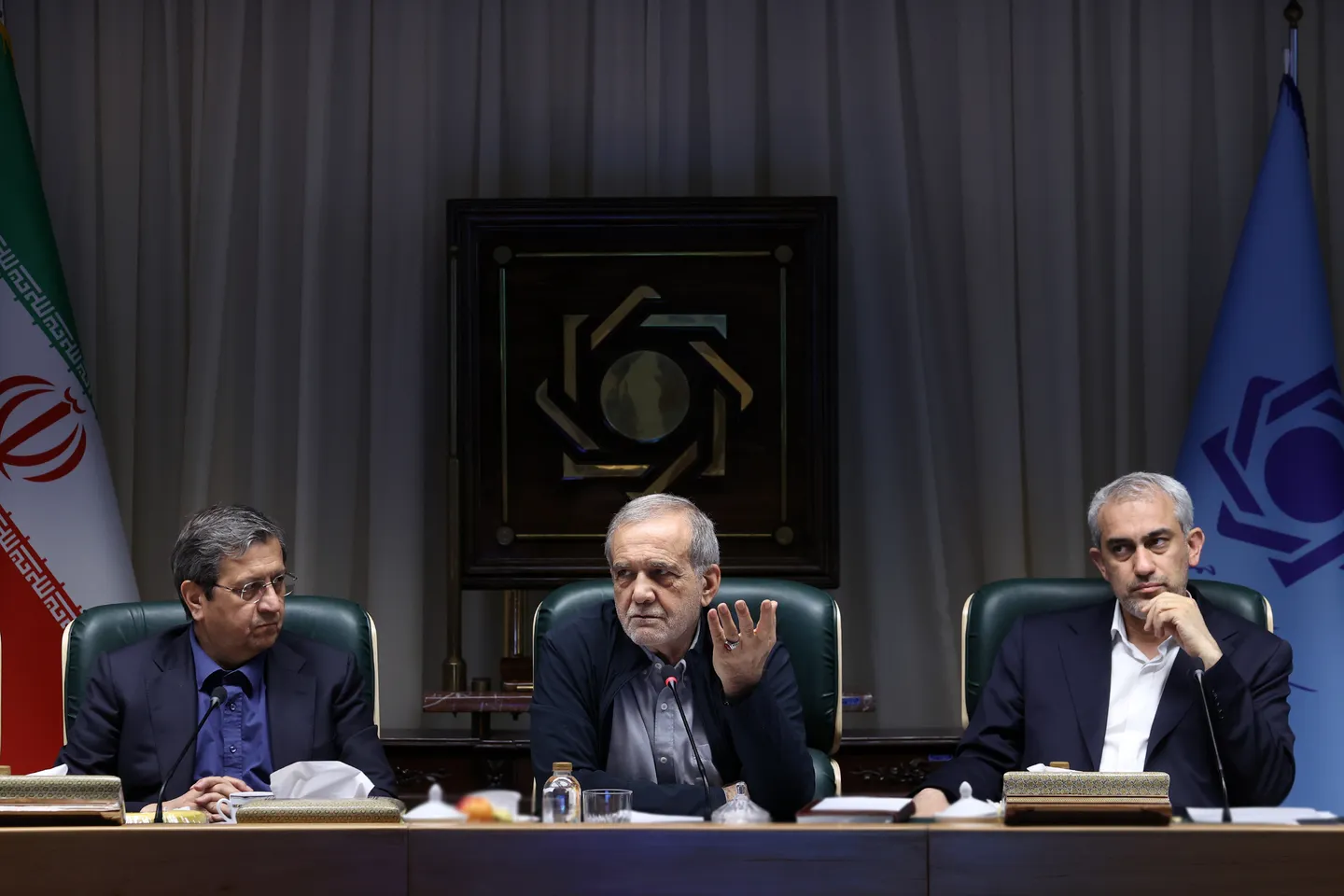 İran Prezidenti: "Əsas prinsipimiz problemleri dialoqla həll etməkdir"