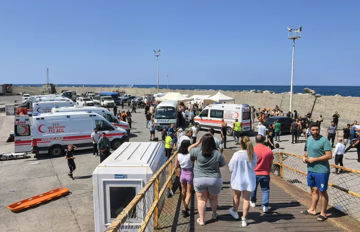 ТРСК: С всички налични средства се оказва помощ на преобърналия се пътнически кораб край Гирне