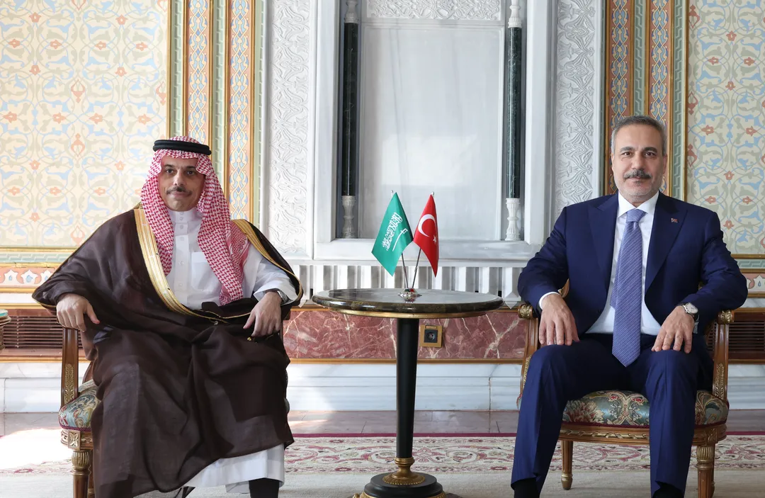فيدان يبحث مع بن فرحان الأمن الإقليمي والهجمات على السعودية