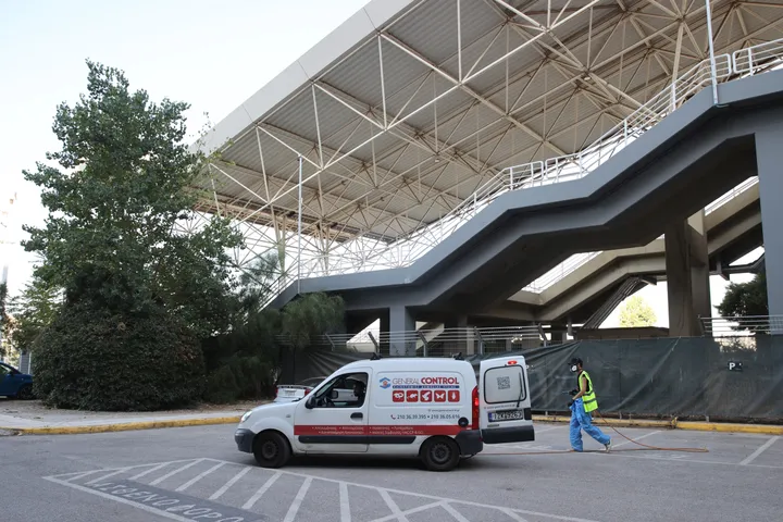 Gresiýada Günbatar Nil wirusyna ýoluganlaryň sany 290 adama ýetdi