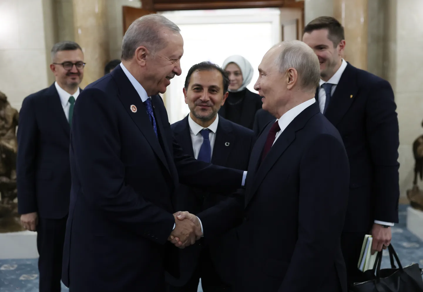 د تورکیې ولسمشر رجب طیب اردوغان د روسیې له ولسمشر ولادیمیر پوتین سره لیدنه وکړه.