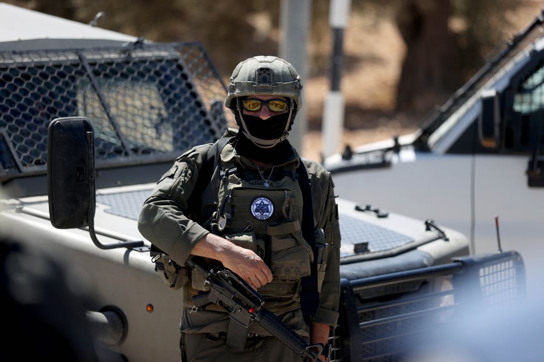 الضفة.. الاحتلال يقتل فلسطينياً داخل منزله بالبيرة ومستوطنون يعتدون على مزراعين في بيت لحم