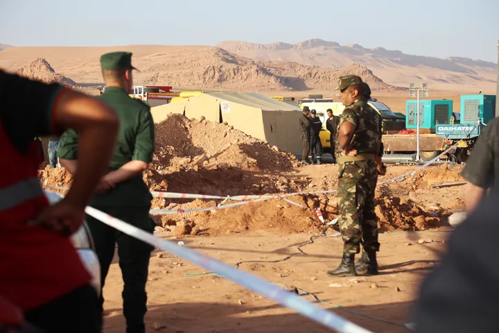 الجزائر تؤكد انتشال الطفل أيوب متوفياً بعد 4 أيام من سقوطه في بئر