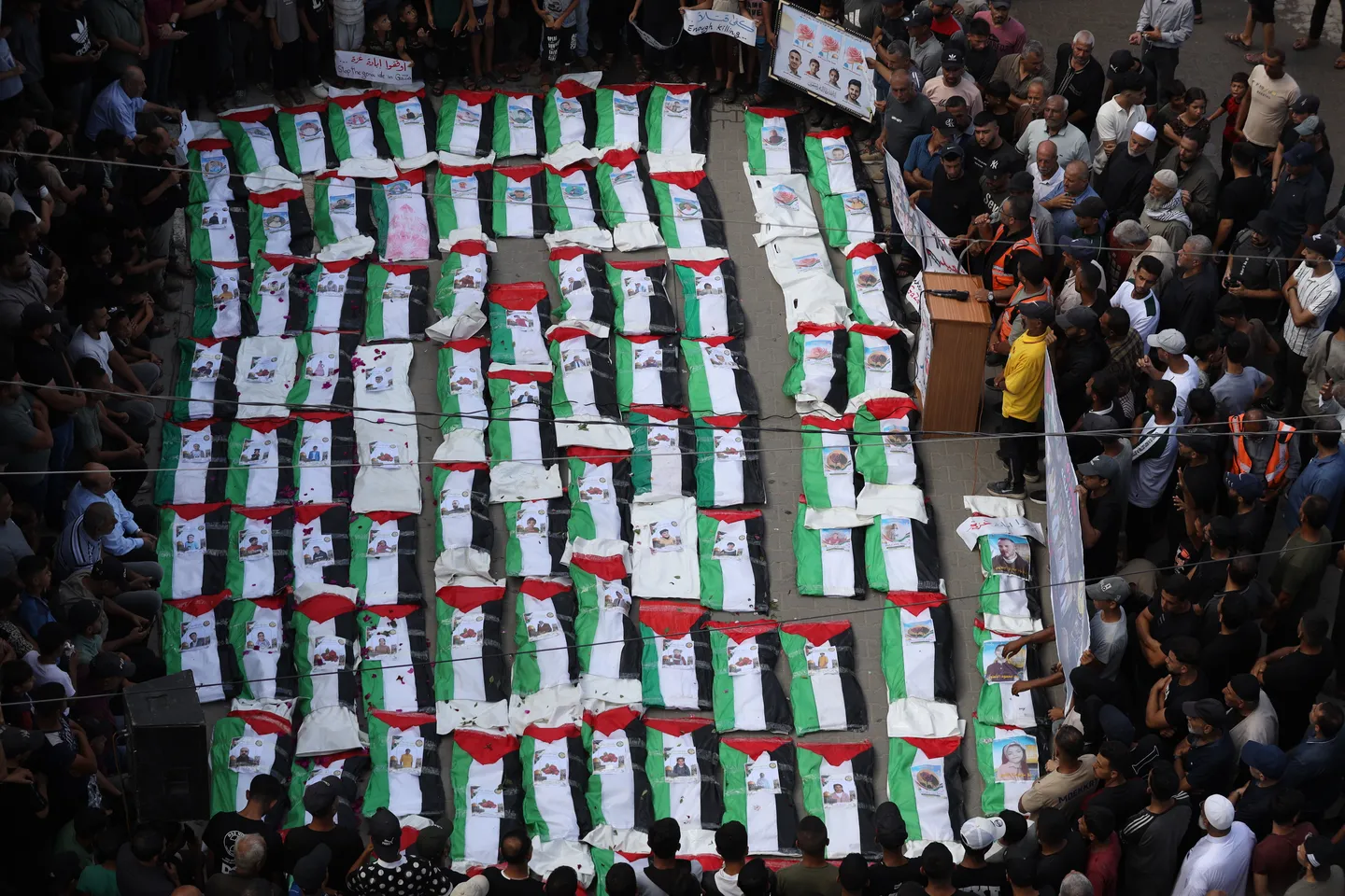 U Gazi klanjana kolektivna dženaza za 100 Palestinaca čija su tijela pronađena ispod ruševina