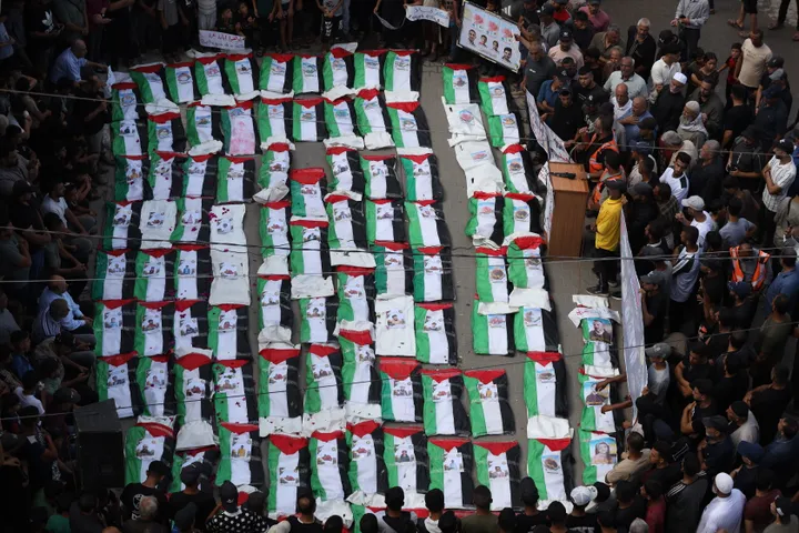 U Gazi klanjana kolektivna dženaza za 100 Palestinaca čija su tijela pronađena ispod ruševina