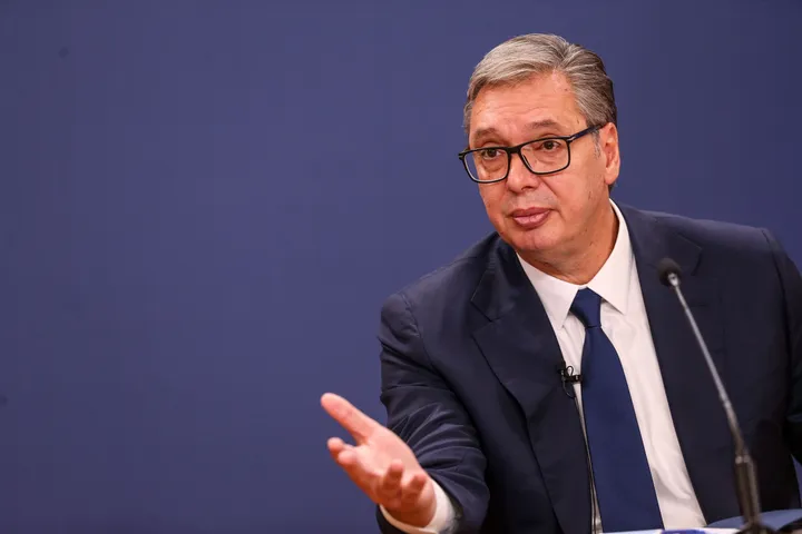 Ο Πρόεδρος της Σερβίας Βούτσιτς ανακοίνωσε ότι θα παραιτηθεί από τη θέση του