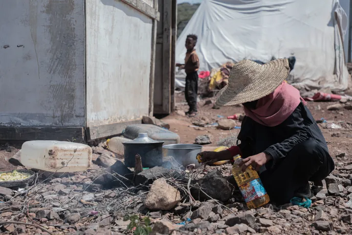 Enfrentamientos y desplazamientos en Yemen recrudecen la crisis humanitaria en la costa del mar Rojo