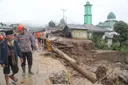 Banjir bandang terjang Solok, satu orang dilaporkan hilang