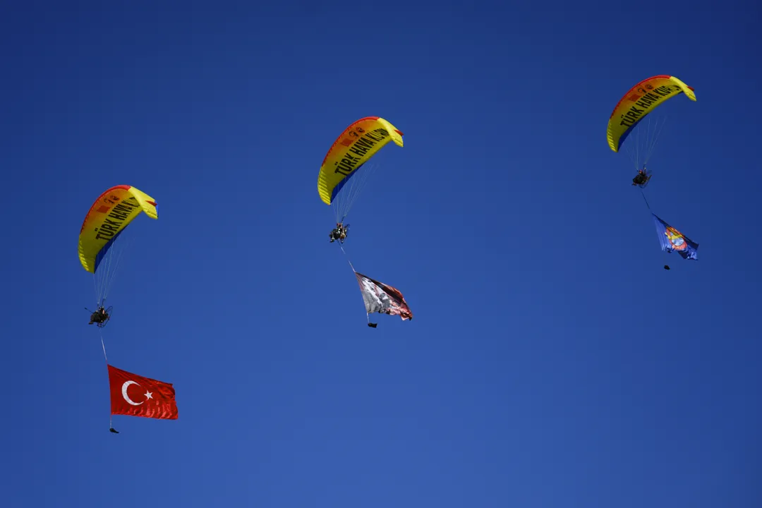 TEKNOFEST、トルコ南東部の空を航空ショーで彩る