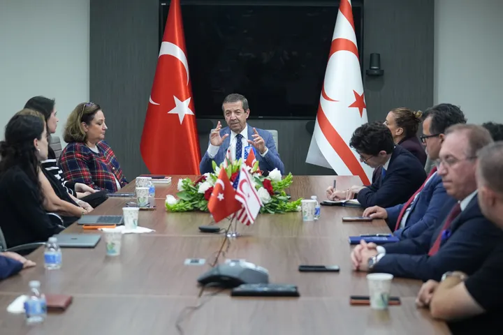 Ertuğruloğlu Washingtonban hangsúlyozta a "két szomszédos, szuverén és egyenjogú állam" elvét