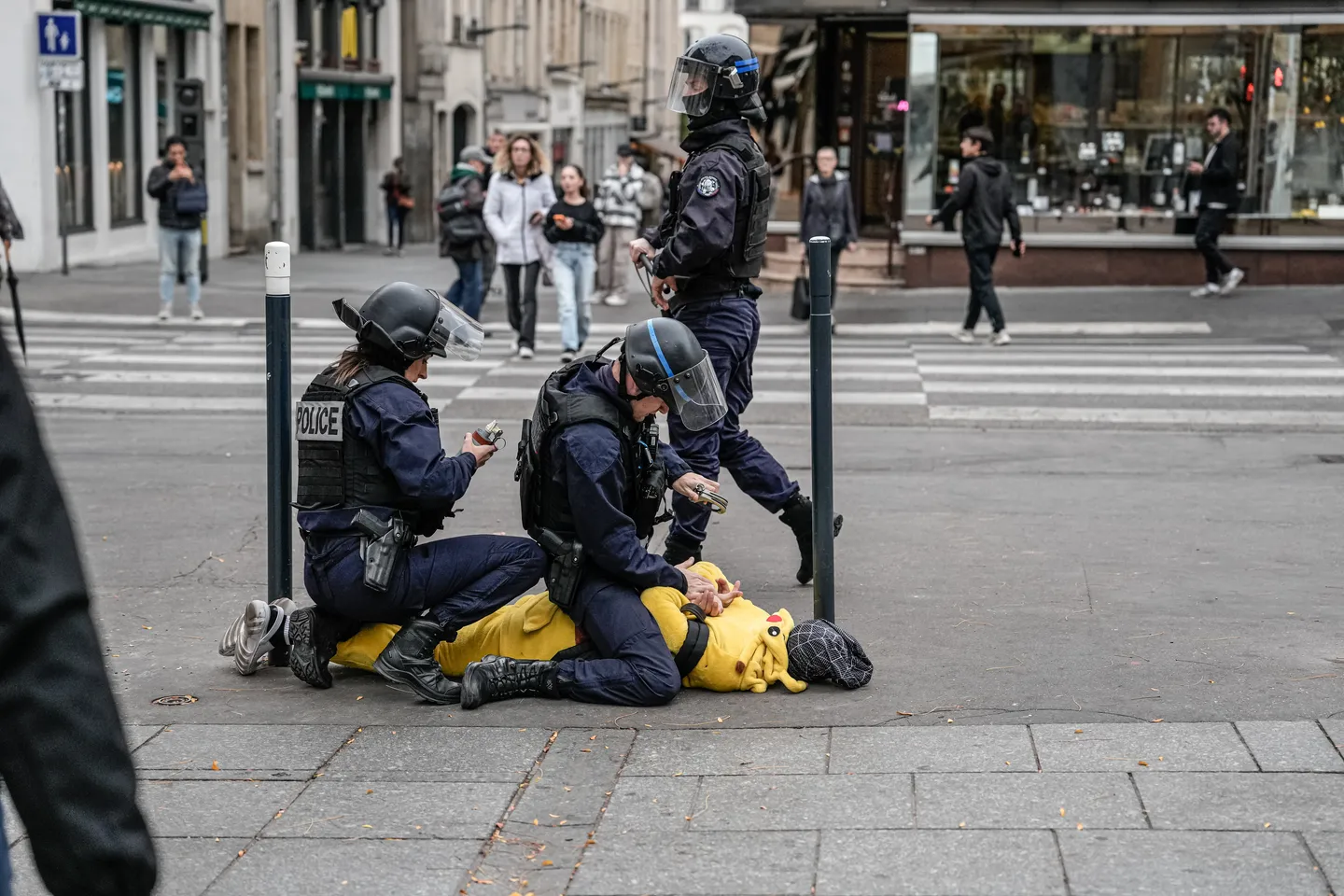 Mouvement lycéen: enquête administrative après un coup porté au visage d’un manifestant