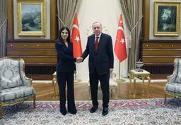 جۇمھۇر رەئىس ئەردوغان ئۆزبېكىستان پىرېزىدېنت مەھكىمىسىنىڭ باشلىقى مىرزىيويېۋانى قوبۇل قىلدى