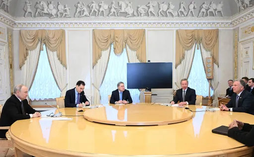 Кремль: "Биз ноябрь айында Россия-Украина-АКШ үч тараптуу сүйлөшүүлөрүн кайра баштоого даярбыз"