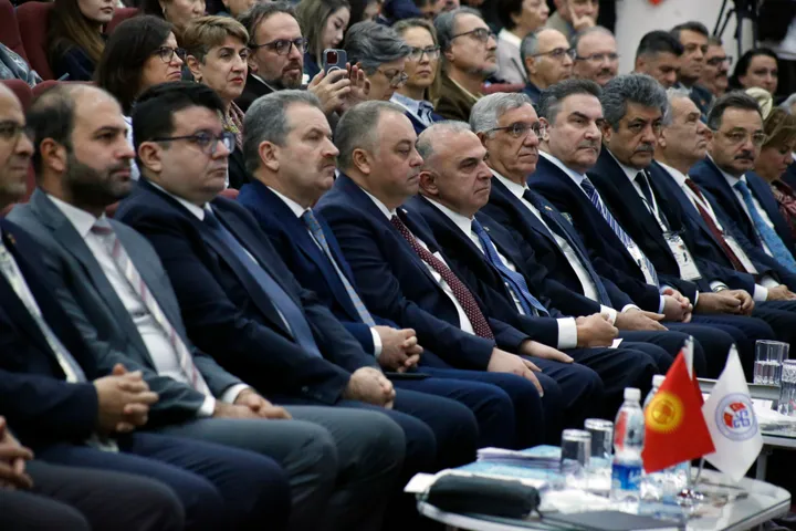 6-نۆۋەتلىك خەلقئارا تۈرك دۇنياسى ئالاقە ۋە سەنئەت مۇھاكىمە يىغىنى قىرغىزىستاندا باشلاندى