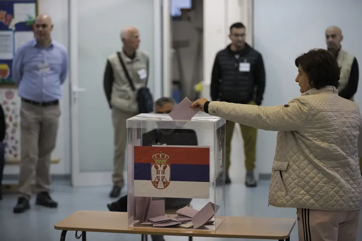 Nisin zgjedhjet e parakohshme parlamentare në Serbi, 6,45 milionë qytetarë me të drejtë vote