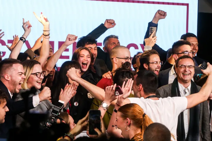 Na Sérvia, candidato Vucic aceitou a derrota eleitoral frente à "Lista dos Estudantes"