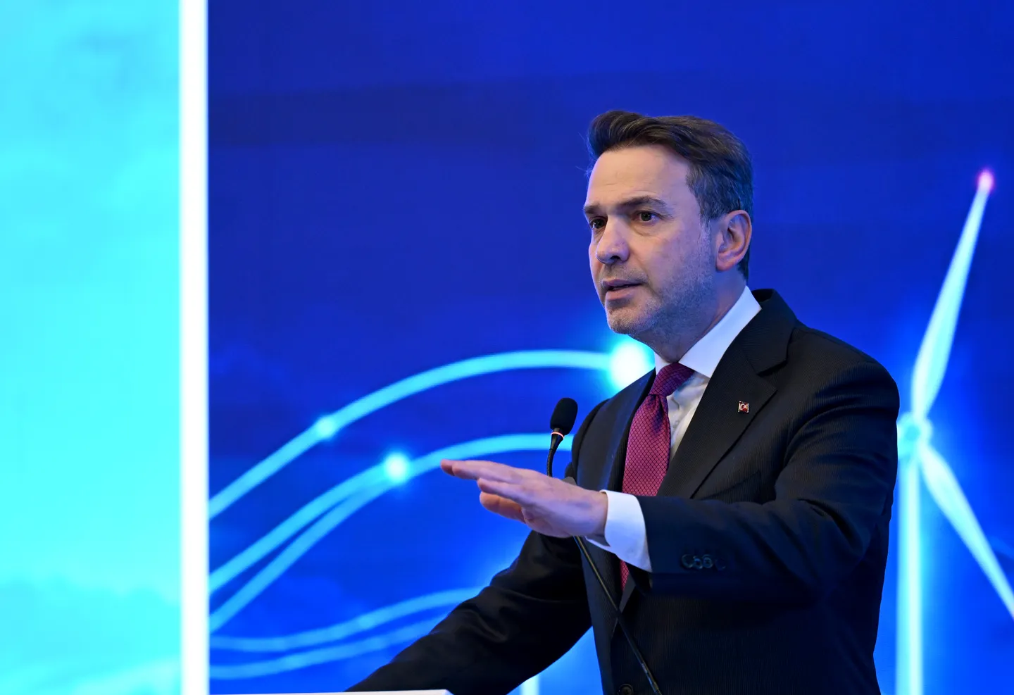 Бајрактар: Туркије планира да инвестира 100 милијарди долари во електроенергетската мрежа до 2040 г.