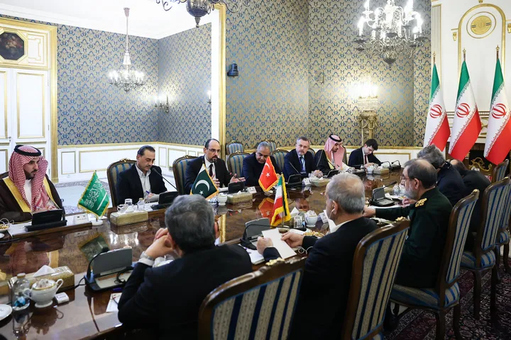 Iran hosts Türkiye, Saudi Arabia and Pakistan for talks to ease regional war