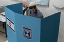 انطلاق الانتخابات البرلمانية الإسرائيلية وسط منافسة حادة بين نتنياهو والمعارضة