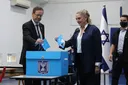 ראשי המפלגות בישראל הגיעו לקלפיות וקראו לציבור להצביע