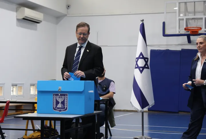 הרצוג: לחקור את החשדות להתערבות בבחירות, אך לא להכתים ציבור שלם
