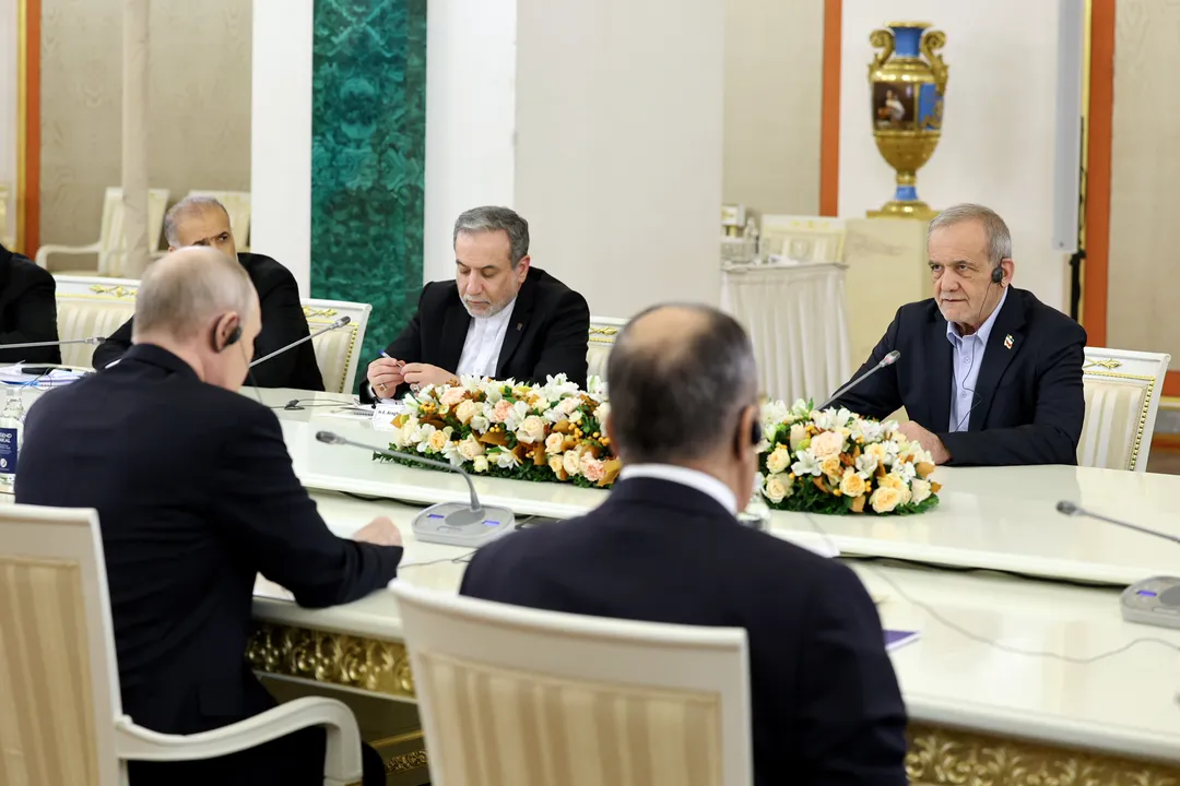 Putin bilen Pezeşkiýan Moskwada özara gatnaşyklar we sebitara meseleler hakynda pikir alyşdy