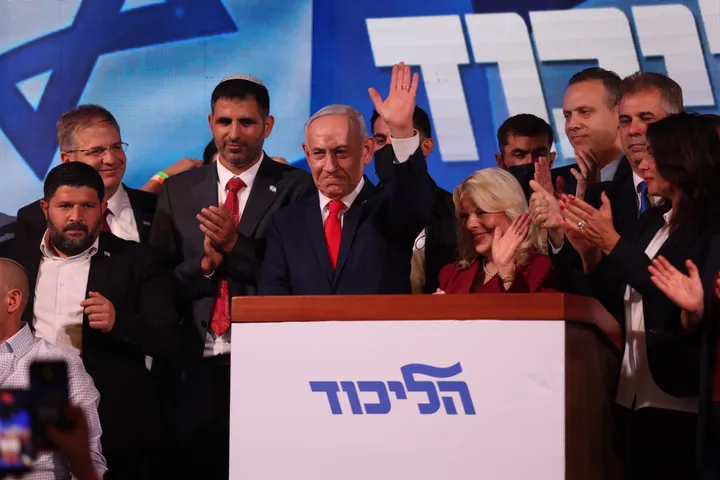 דיווחים על עסקה סיבובי בין נתניהו לאייזנקוט בתמורה לפרישה וחנינה; בית הנשיא מכחיש