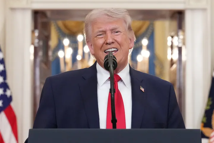 תיווך פקיסטני מוביל להסכם רגיעה זמני בין וושינגטון לטהראן והסרת המצור הימי