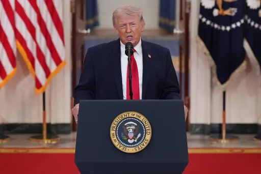 Trump promete "diezmar y destruir por completo" Irán ante un supuesto plan para asesinarlo