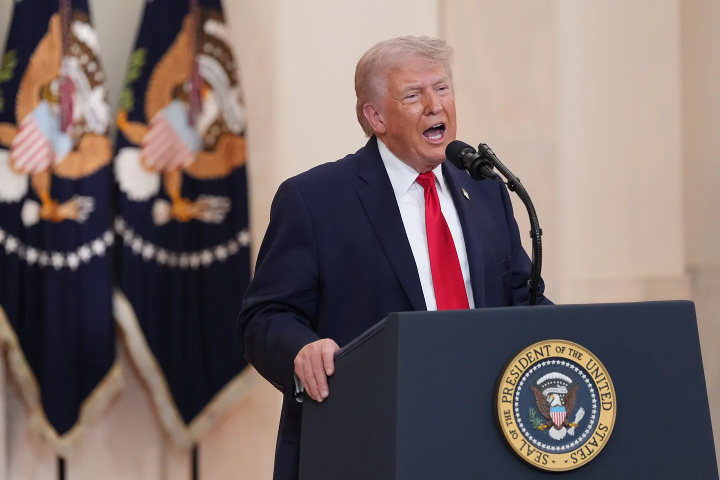 Trump espera un acuerdo con Irán y la reapertura de Ormuz "la próxima semana", según reporte