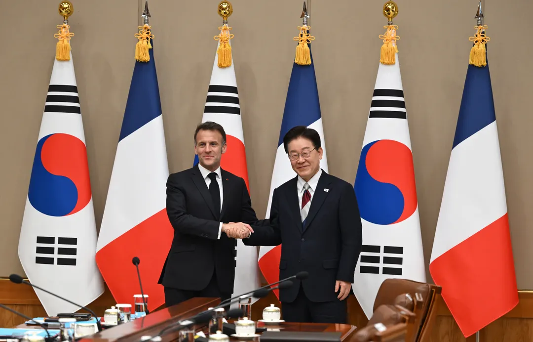 한국 이재명 대통령, 마크롱 대통령과의 정상회담 및 영화 관련 논의 위해 프랑스 방문