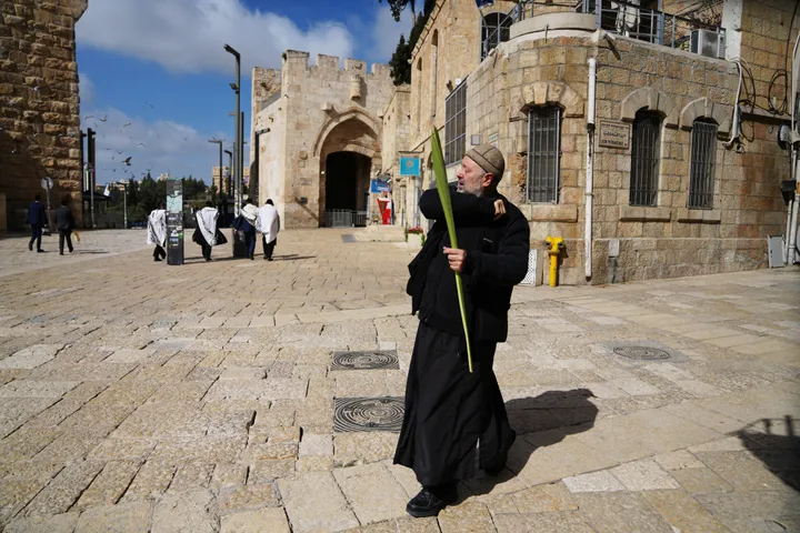 Ένας Ισραηλινός ακροδεξιός βουλευτής κατέστρεψε παλαιστινιακό μνημείο