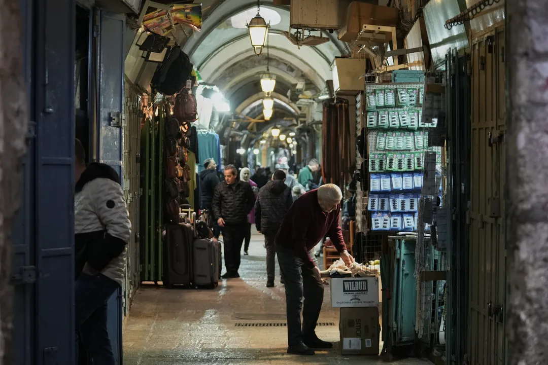 משבר כלכלי מעמיק בישראל: שליש מהעובדים מדווחים על פגיעה חמורה בהכנסותיהם בעקבות העימות עם איראן