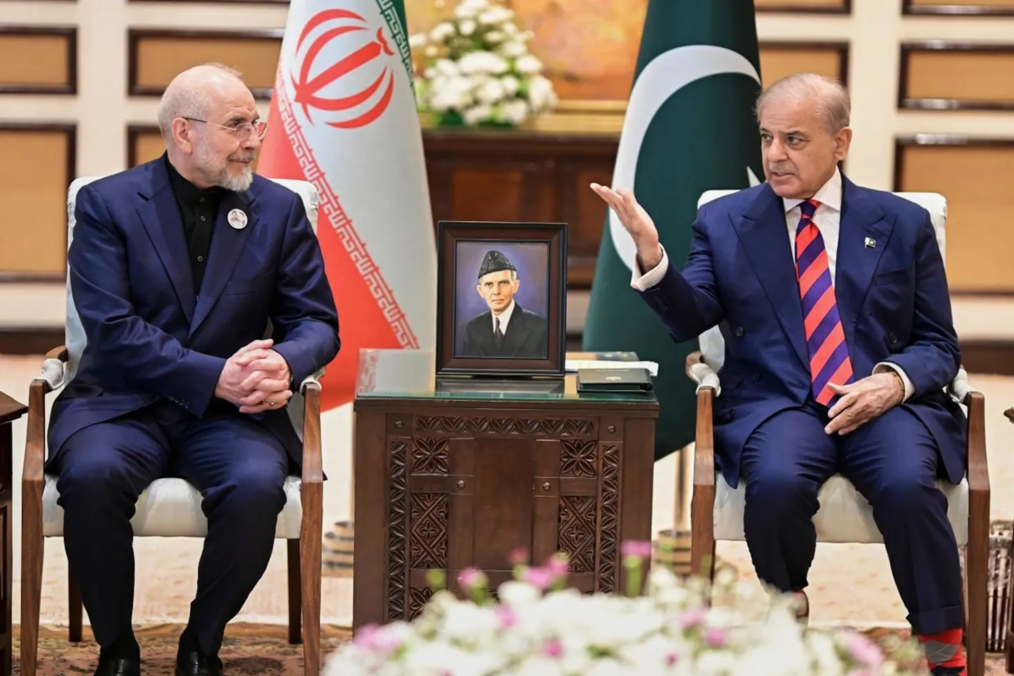 Pakistan sees US-Iran deal within 24 hours; Tehran says agreement unlikely on Sunday