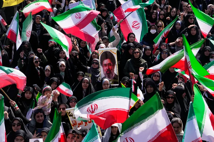La lucha de poder en Irán: ¿están los sectores de línea dura bloqueando la diplomacia con EE.UU.?