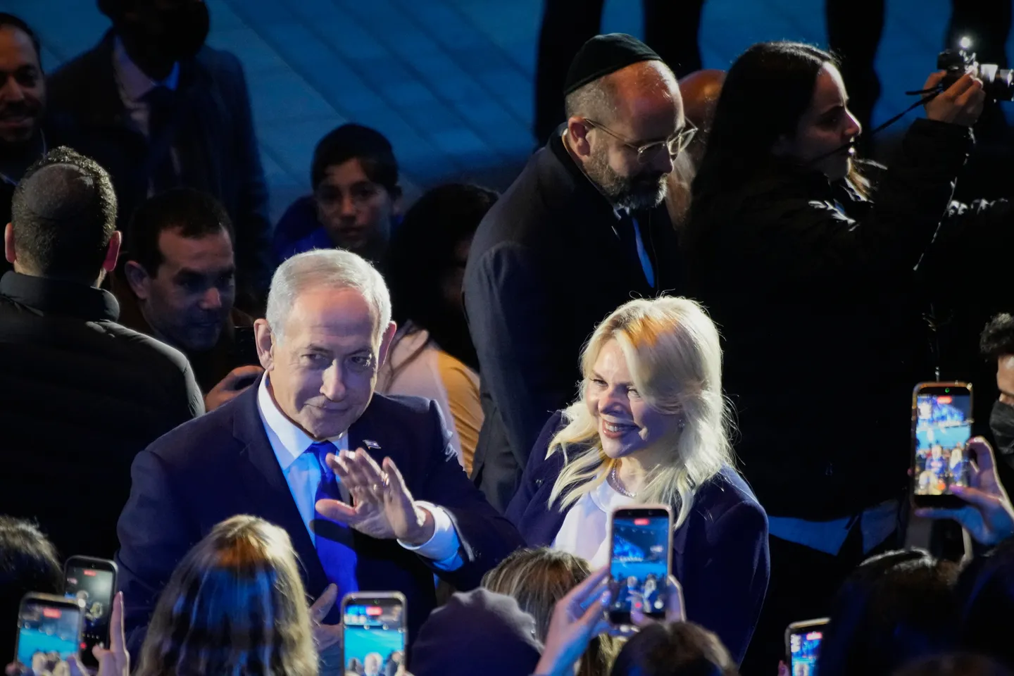 דיווח: שרה נתניהו התערבה במינוי המזכיר הצבאי של בעלה וערכה ראיונות בהיעדרו
