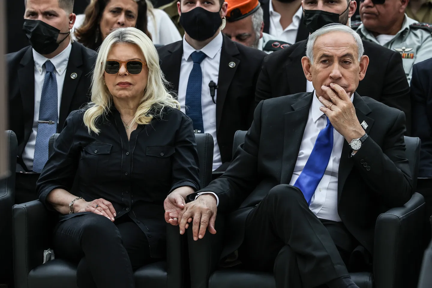 דיווח: ראש השב"כ זיני יעניק אבטחה ממושכת לשרה נתניהו ולילדיה