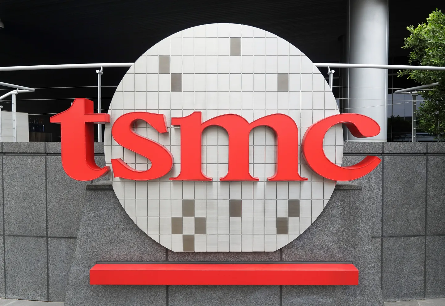TSMC CEO, AI 성장에 큰 기대 걸며 반도체 가격 인상 '희망' 밝혀