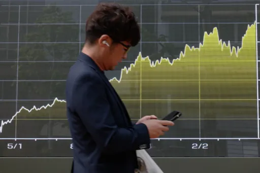 일본 니케이 지수, 기술주 매도세와 중동 갈등으로 4% 이상 폭락