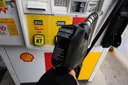 原油価格、需要懸念で下落