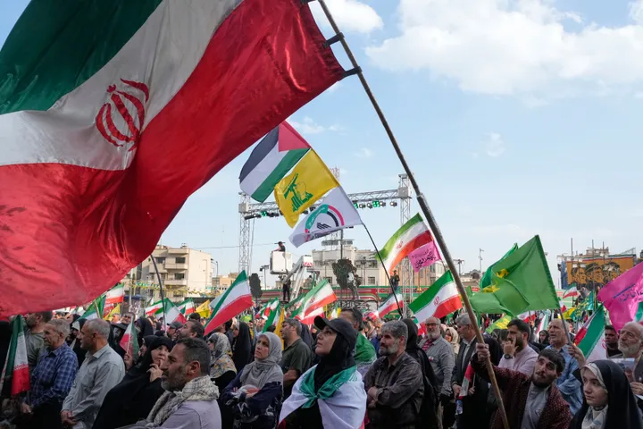 ایران له امریکا سره د احتمالي هوکړې په بدل کې د ۲۴ میلیارد ډالرو کنګل شویو شتمنیو غوښتنه کوي