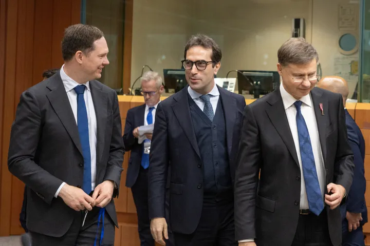Белгискиот министер за економија предупредува на грчко сценарио без „храбри заштеди“