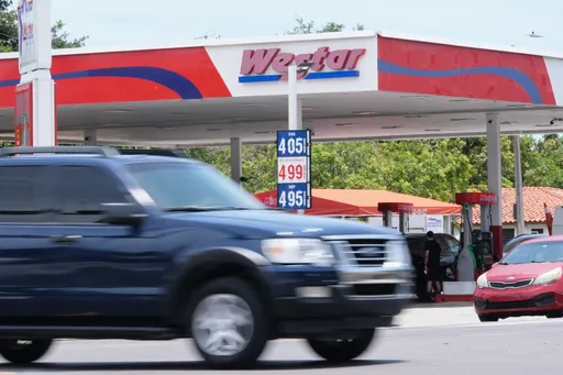 US gasoline costs rise amid Hormuz disruption and Houthi's Red Sea blockade announcement