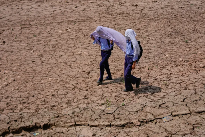 दक्षिण एशिया की अर्थव्यवस्था को 2050 तक करीब 7% नुकसान पहुंचा सकती है अत्यधिक गर्मी: विश्व बैंक