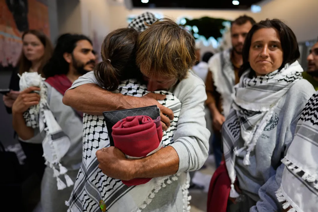 Activistas denuncian torturas tras ser secuestrados por Israel en flotilla de ayuda para Gaza