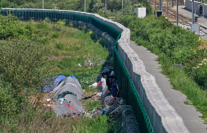 Vlaams Belang stelt één groot terugkeerhub op luchthaven Oostende voor in 'opvallende migratieplan'