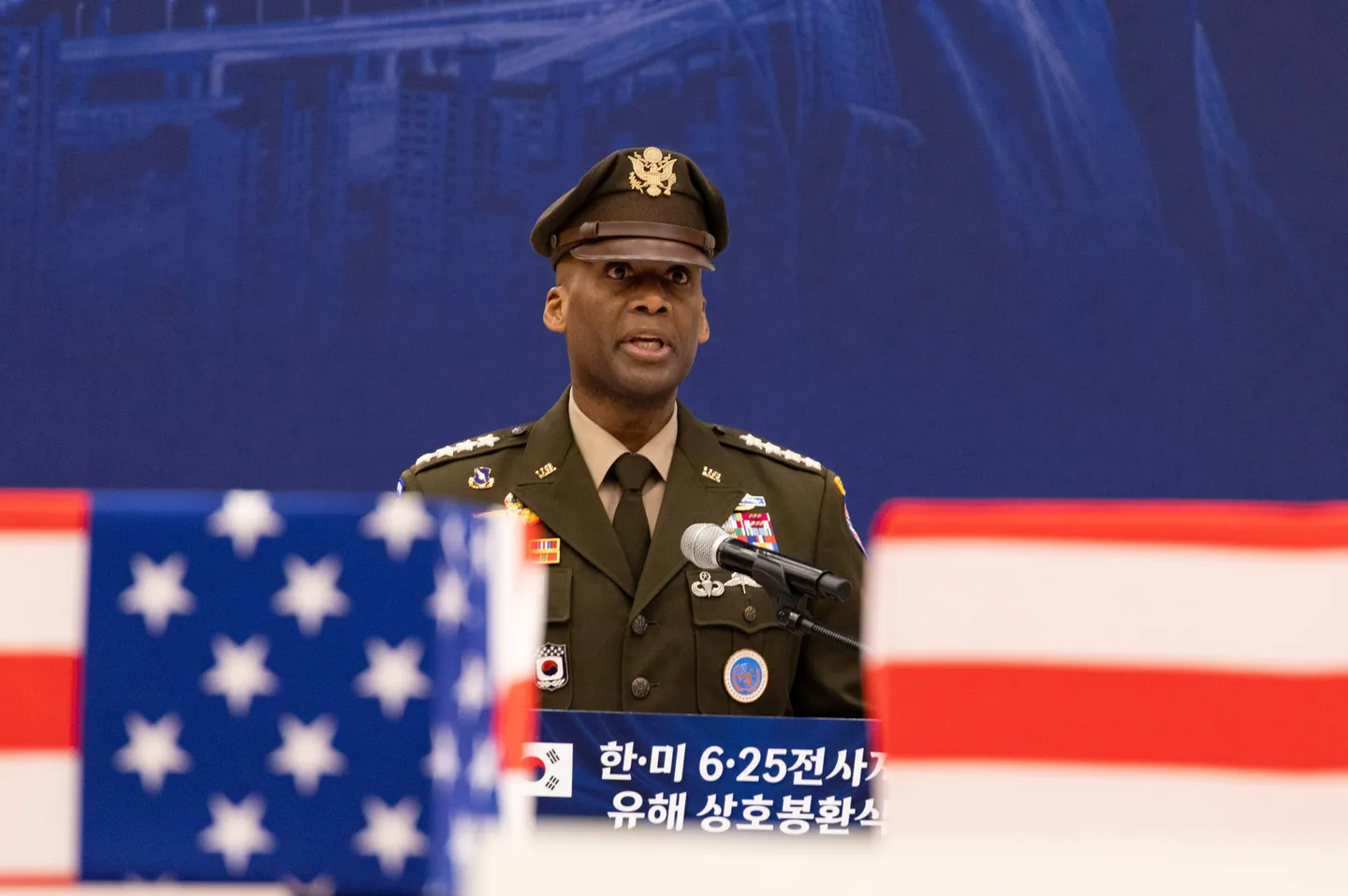 미군 사령관: 북한, 우크라이나 전쟁서 군수 보급 및 병력 전개 경험 축적